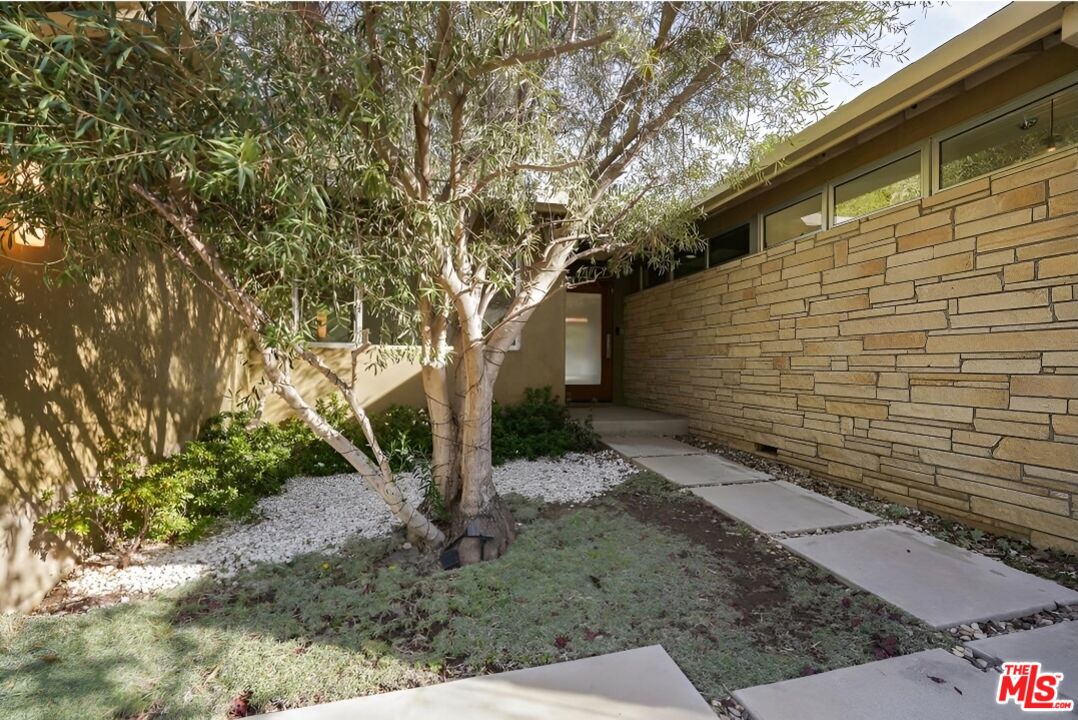 1700 San Ysidro Dr