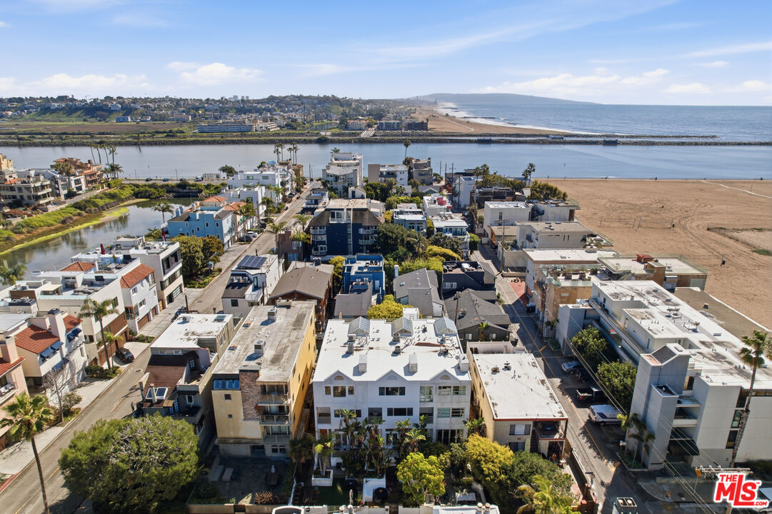 18 Voyage St