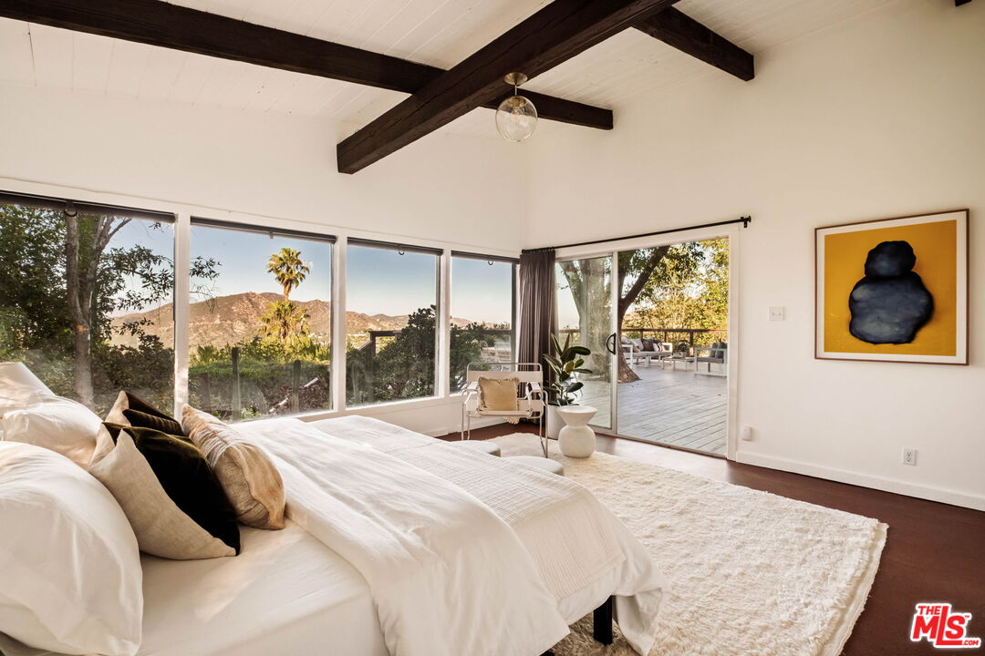 7523 Mulholland Dr