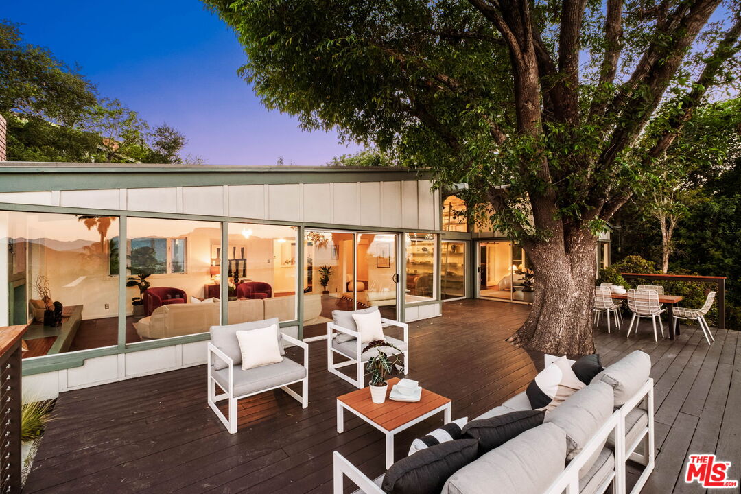 7523 Mulholland Dr
