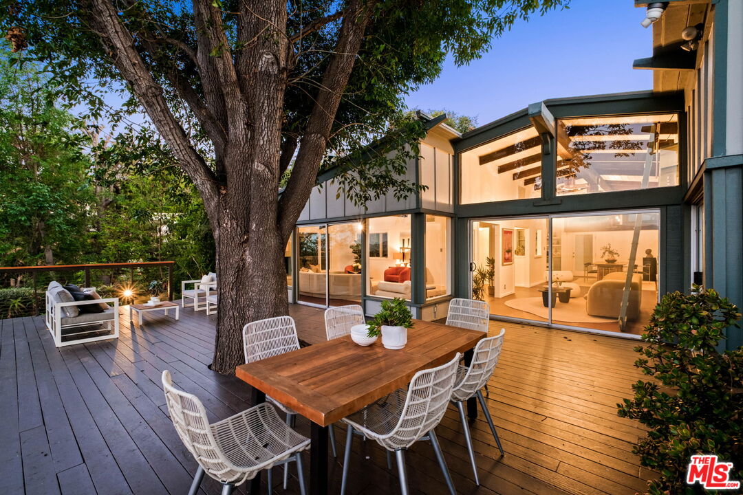 7523 Mulholland Dr