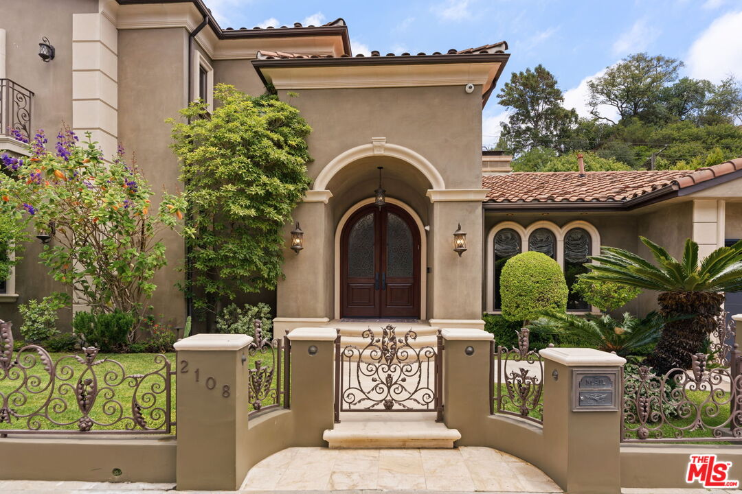 2108 San Ysidro Dr