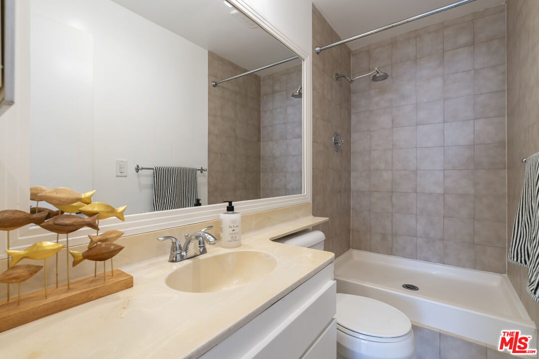 100 S Venice Blvd Unit: 3