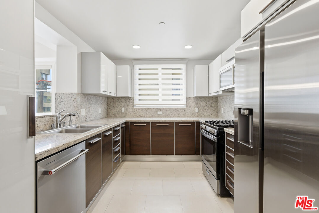 325 Arnaz Dr Unit: 201