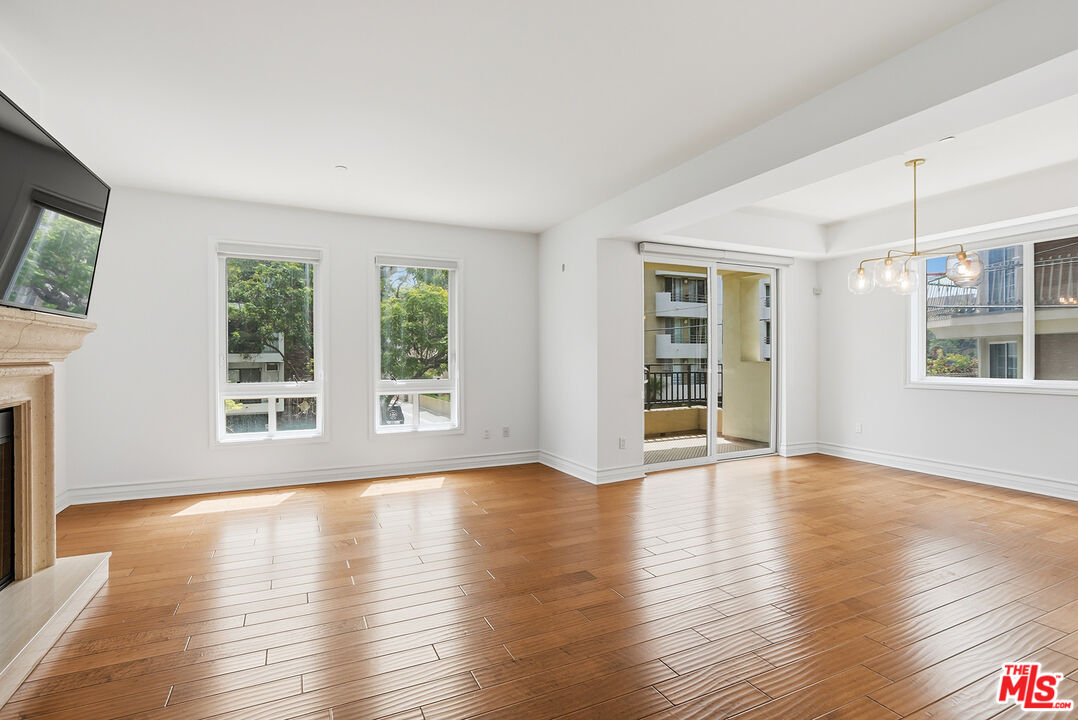 325 Arnaz Dr Unit: 201