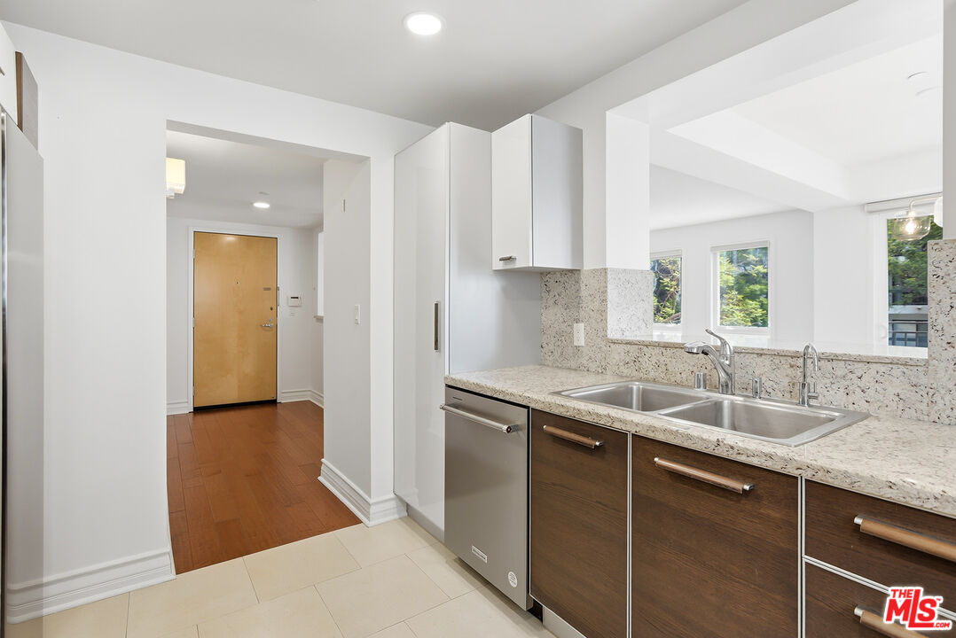 325 Arnaz Dr Unit: 201