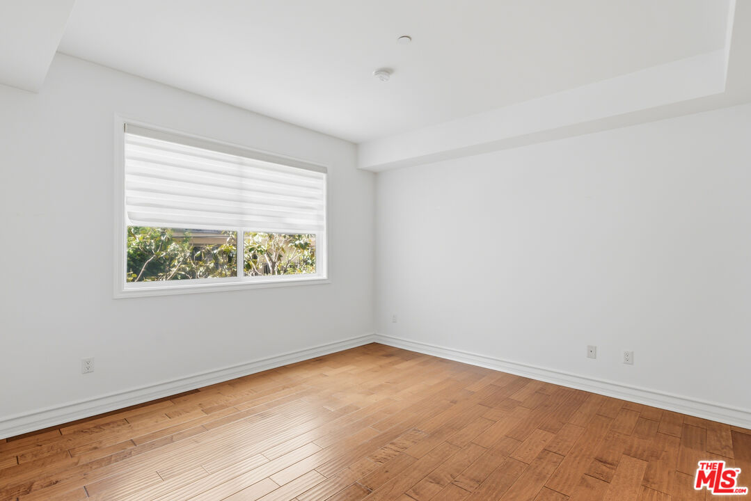 325 Arnaz Dr Unit: 201