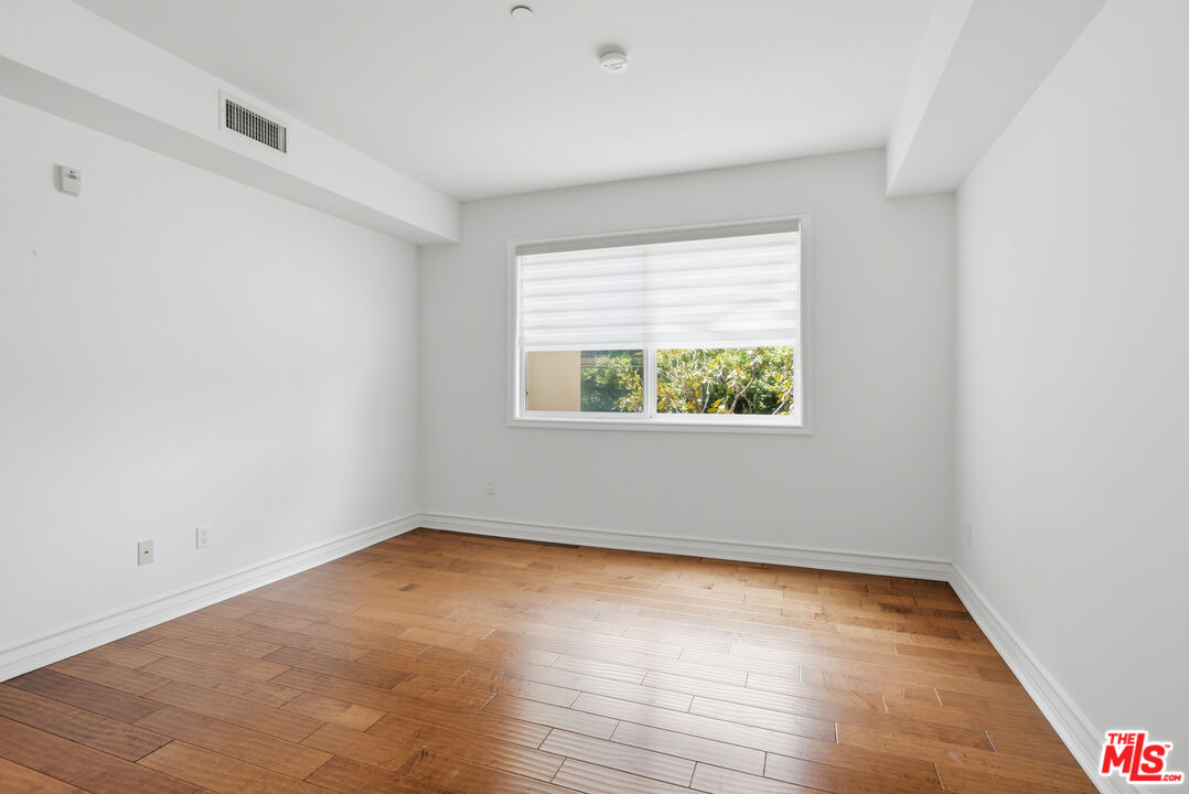 325 Arnaz Dr Unit: 201