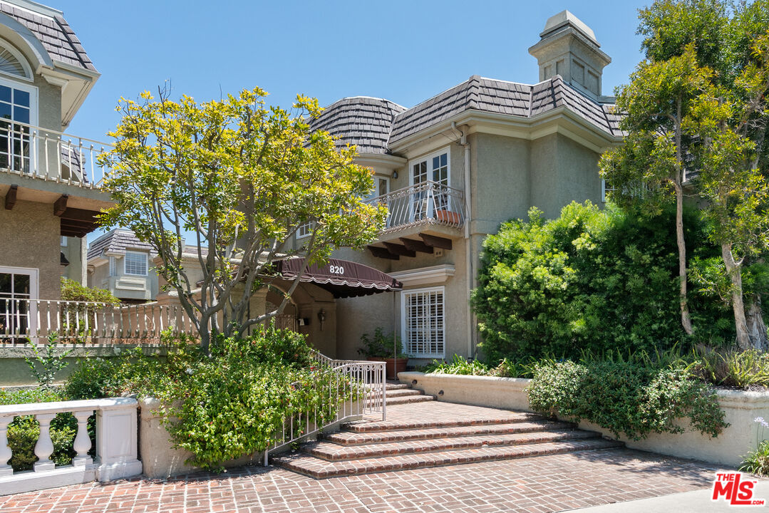 820 S Gretna Green Way Unit: 6