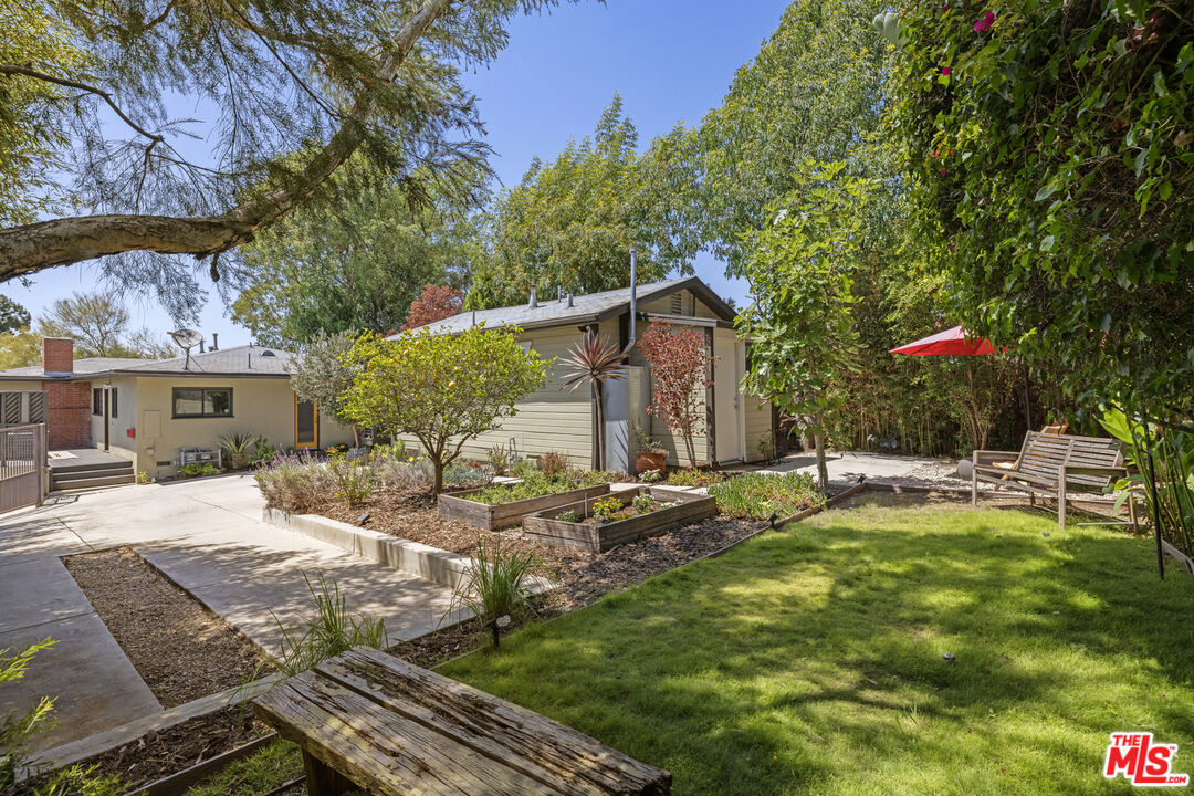 1022 Hyperion Ave