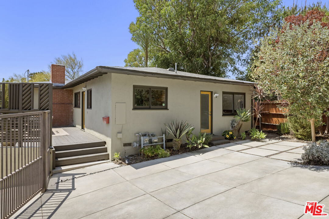 1022 Hyperion Ave