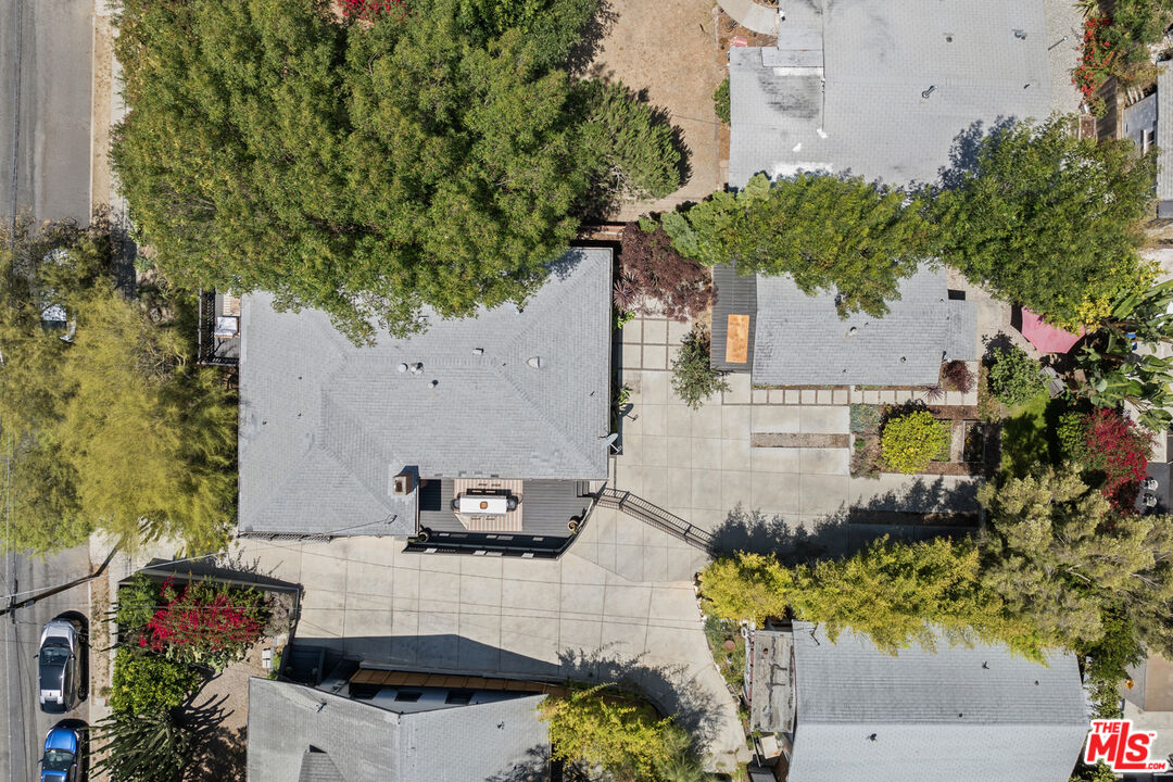 1022 Hyperion Ave