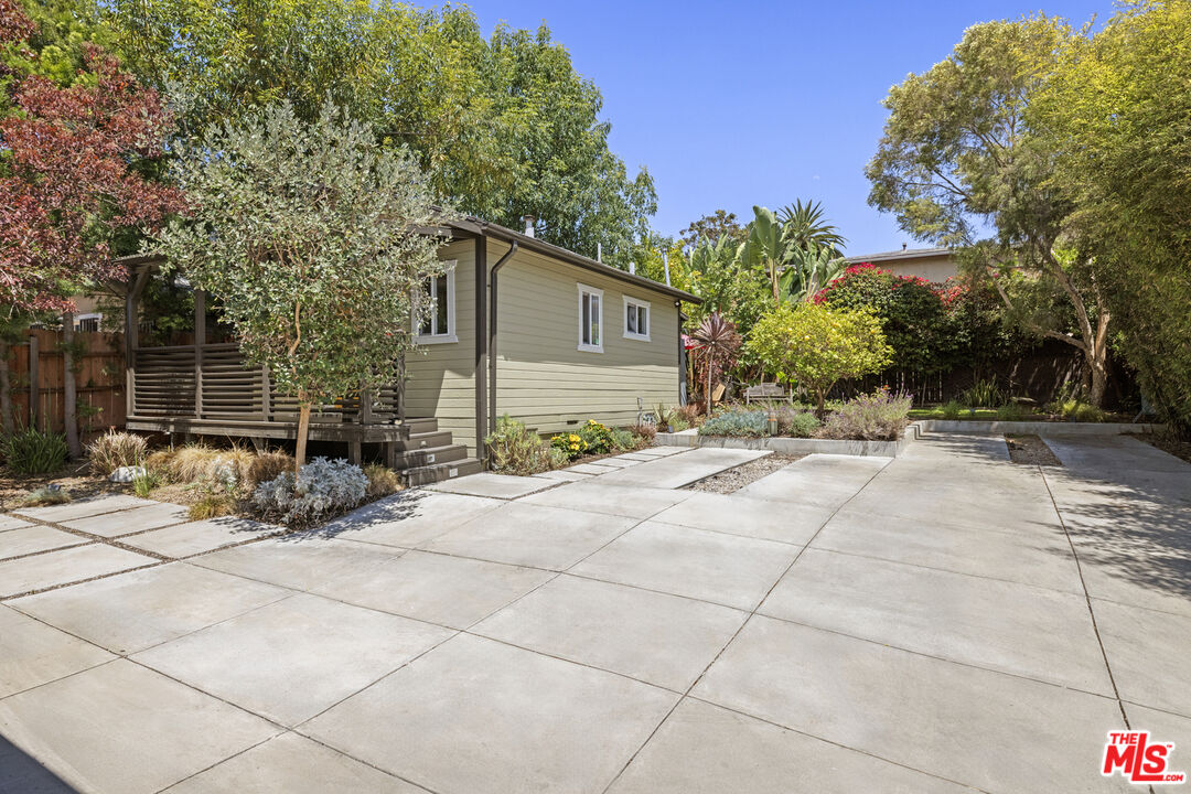 1022 Hyperion Ave