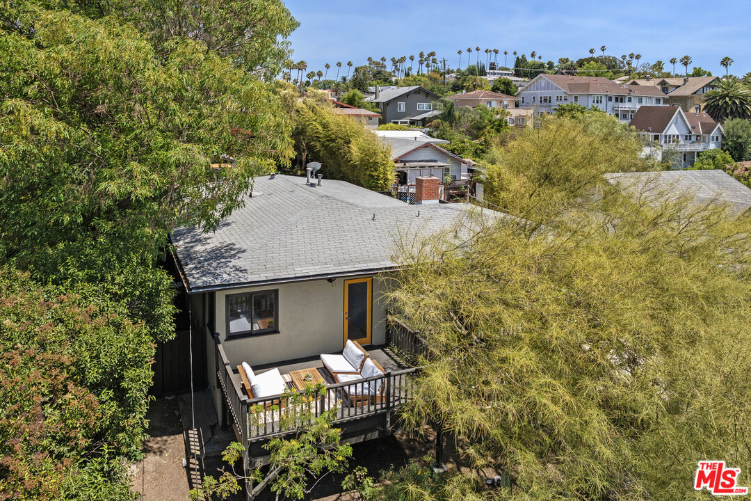 1022 Hyperion Ave