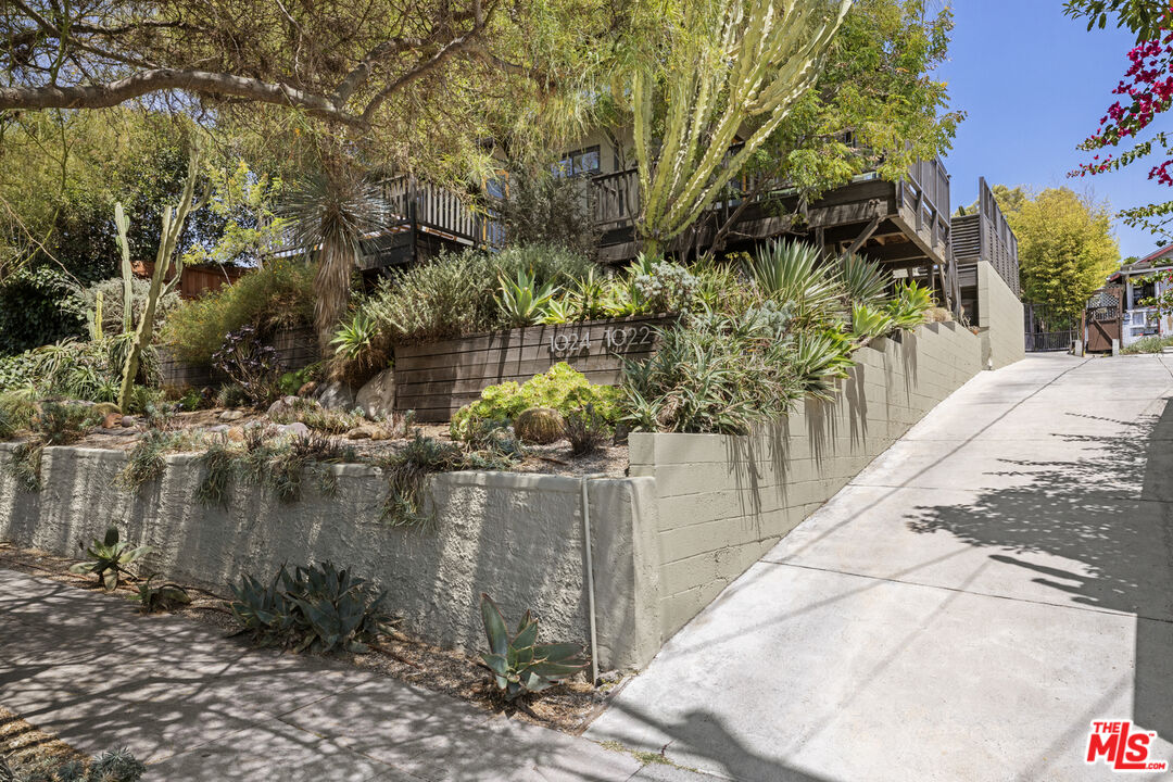 1022 Hyperion Ave