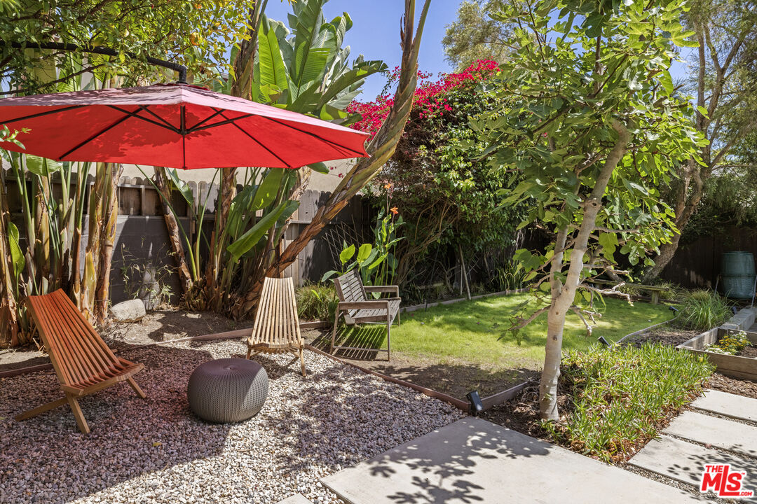 1022 Hyperion Ave