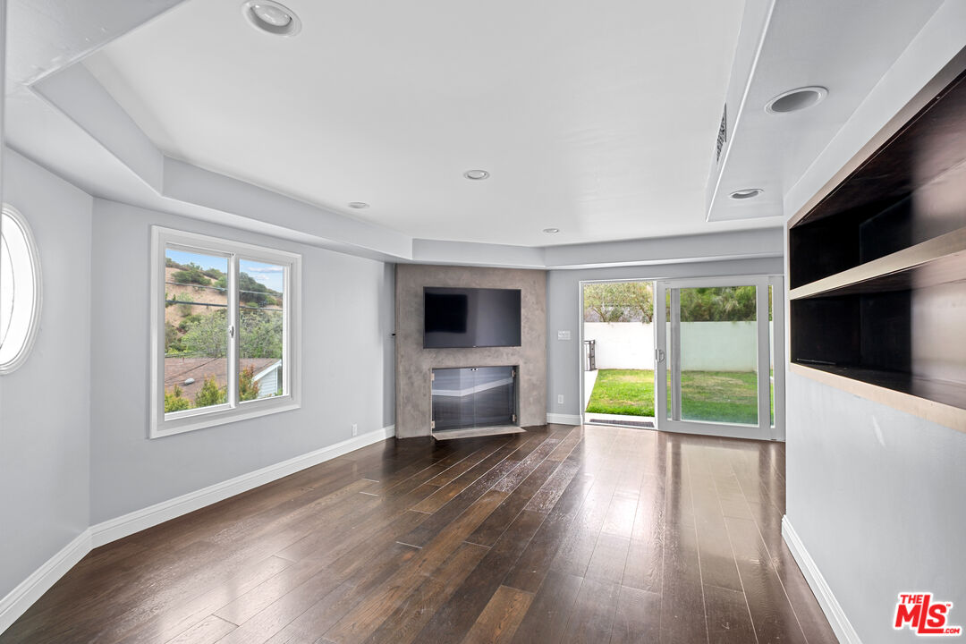 1759 N Beverly Dr