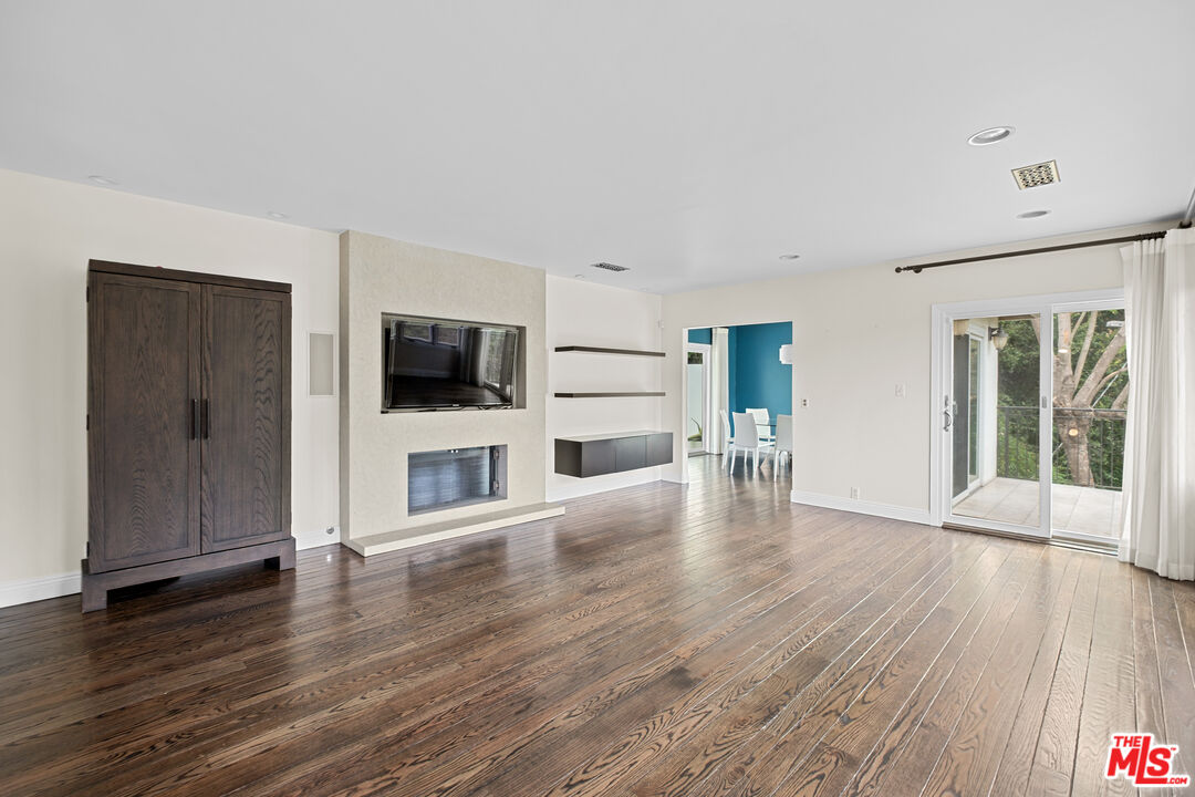 1759 N Beverly Dr