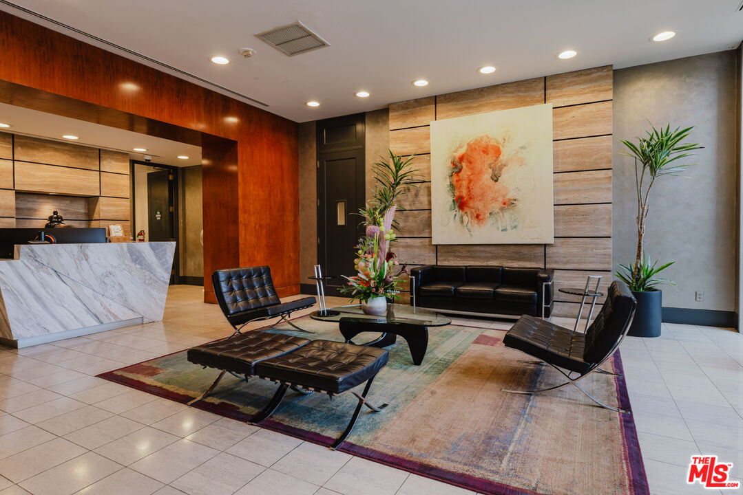 800 W 1st St Unit: 2410
