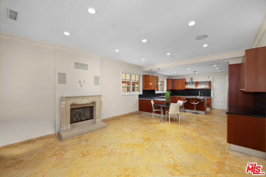 314 N Palm Dr