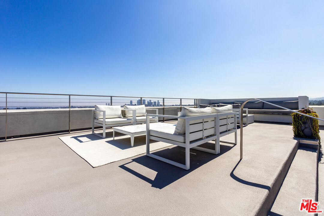 838 N Doheny Dr Unit: 203