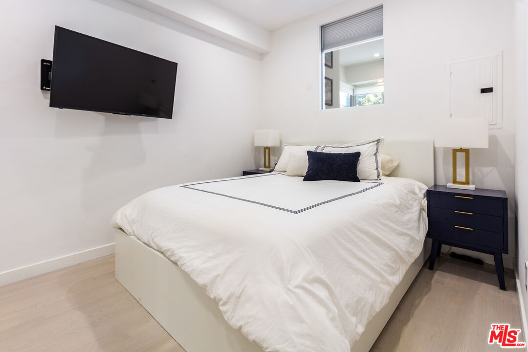 838 N Doheny Dr Unit: 203