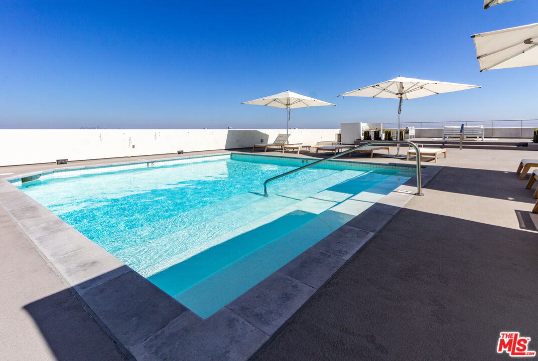 838 N Doheny Dr Unit: 203