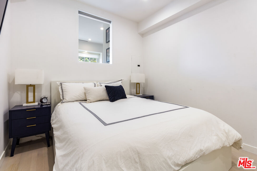 838 N Doheny Dr Unit: 203