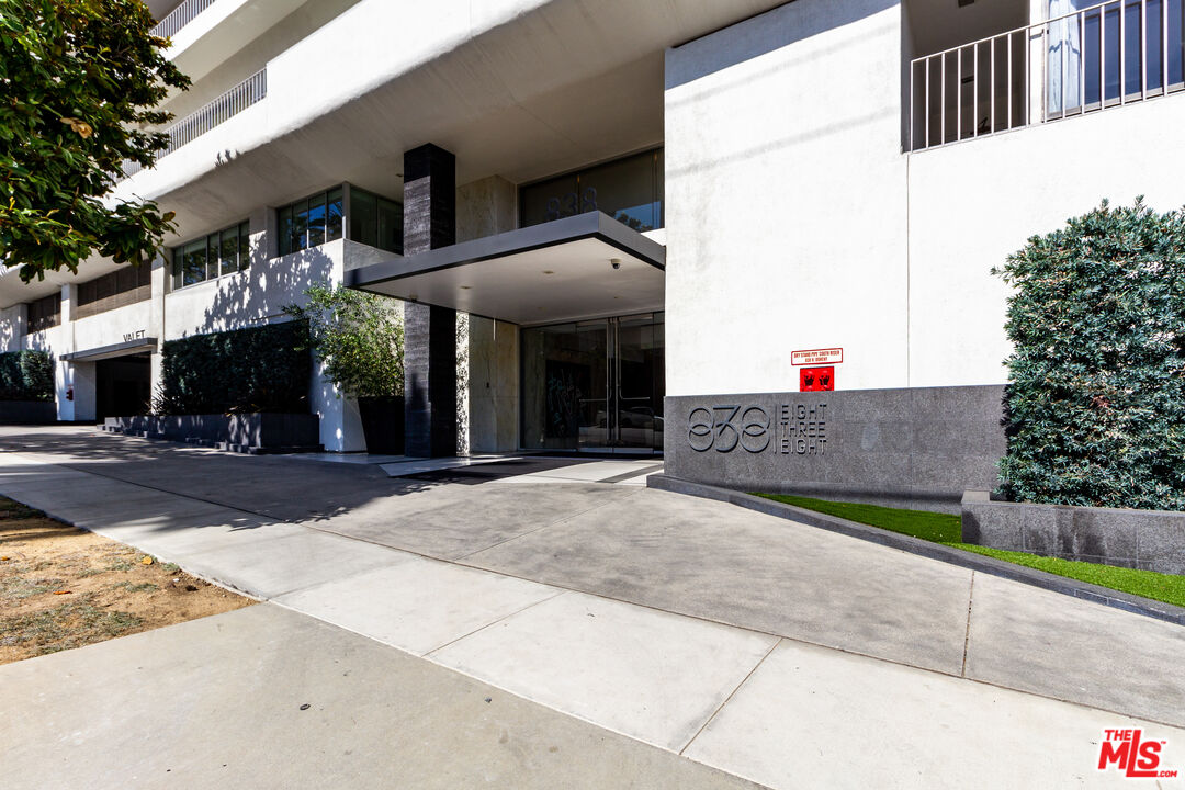838 N Doheny Dr Unit: 203