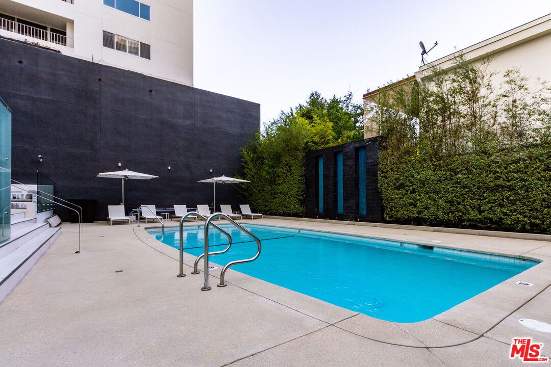 838 N Doheny Dr Unit: 203