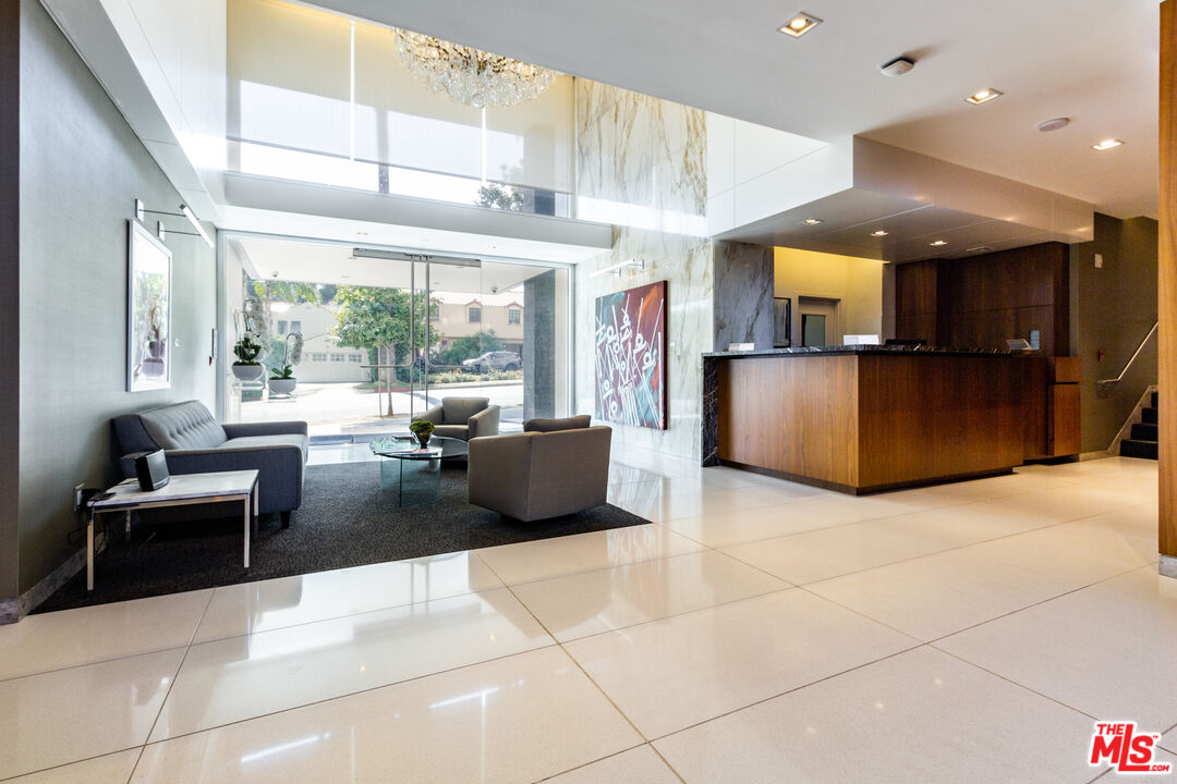 838 N Doheny Dr Unit: 203