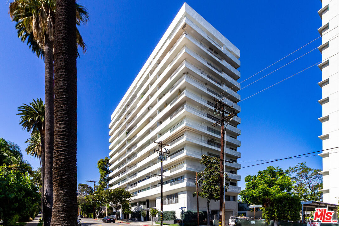 838 N Doheny Dr Unit: 203