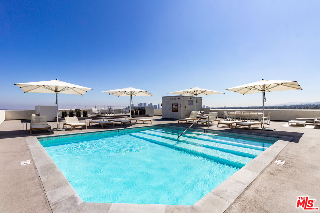 838 N Doheny Dr Unit: 203