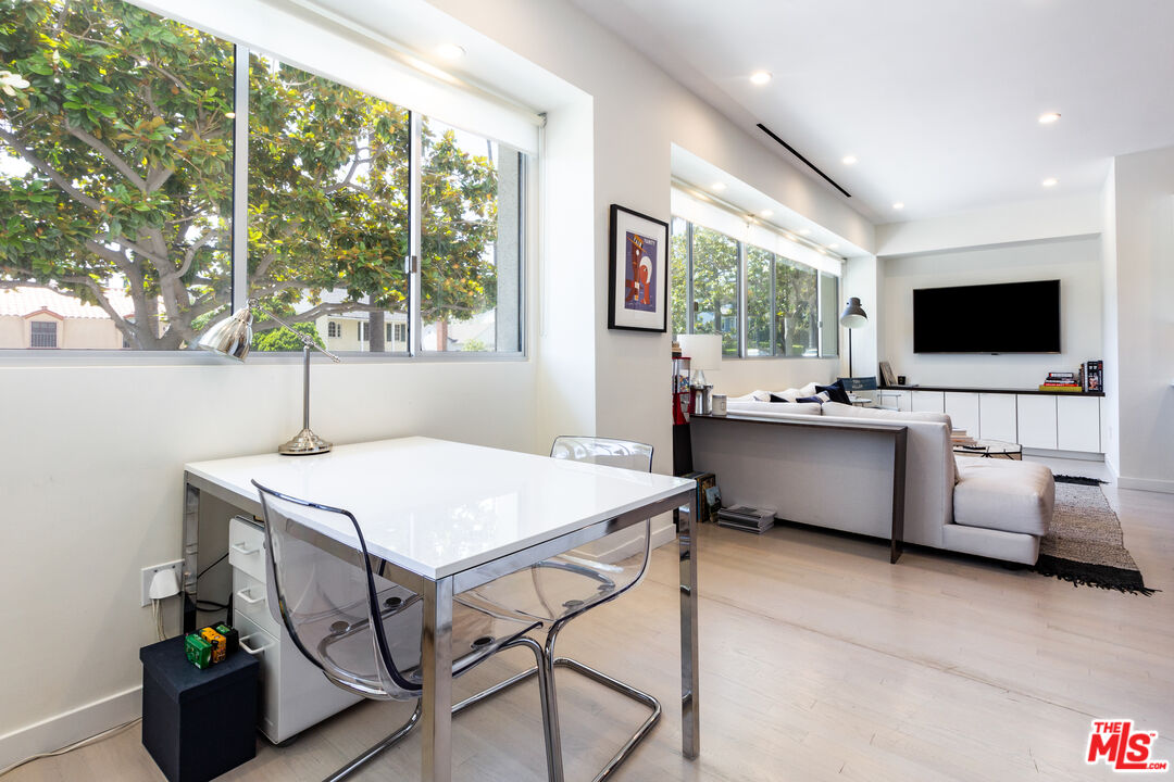 838 N Doheny Dr Unit: 203