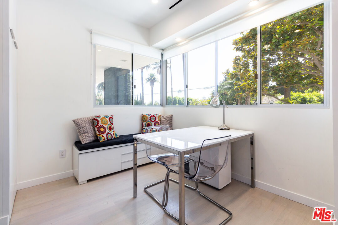838 N Doheny Dr Unit: 203