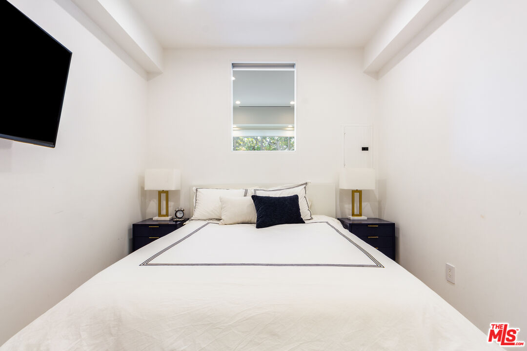 838 N Doheny Dr Unit: 203
