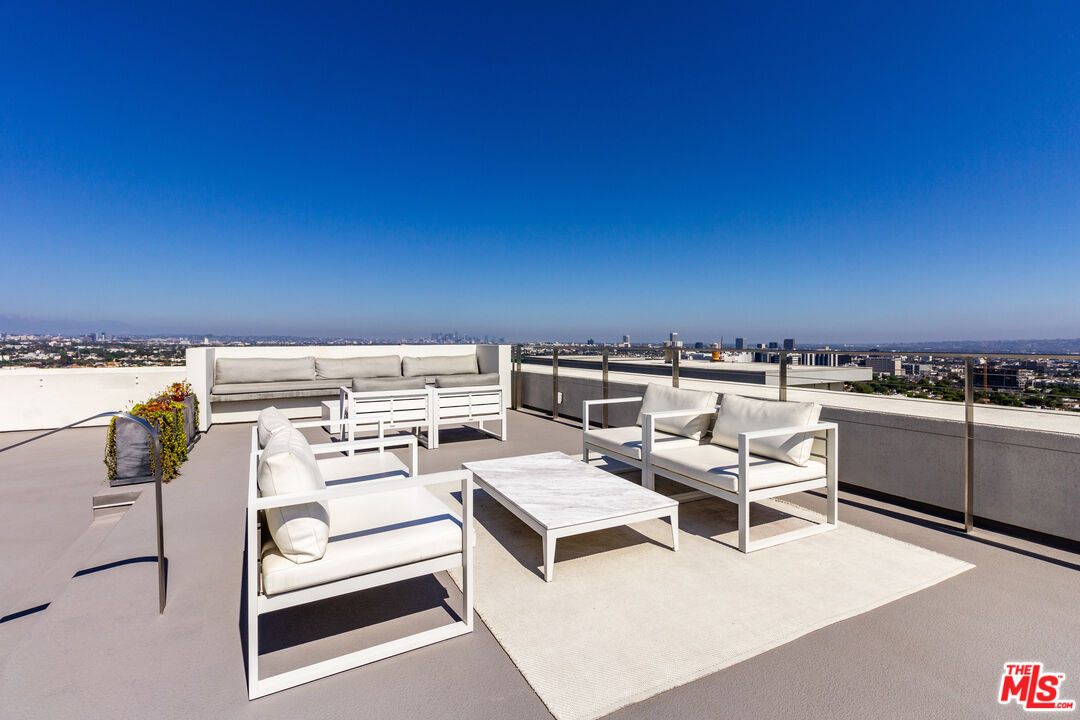 838 N Doheny Dr Unit: 203