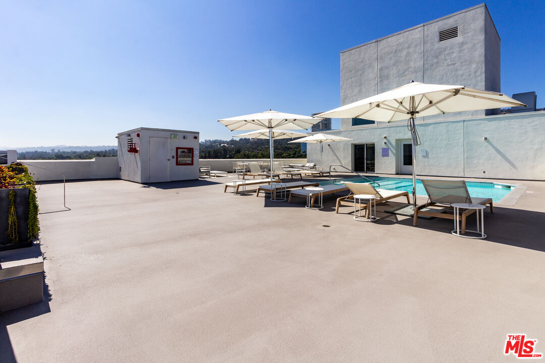 838 N Doheny Dr Unit: 203
