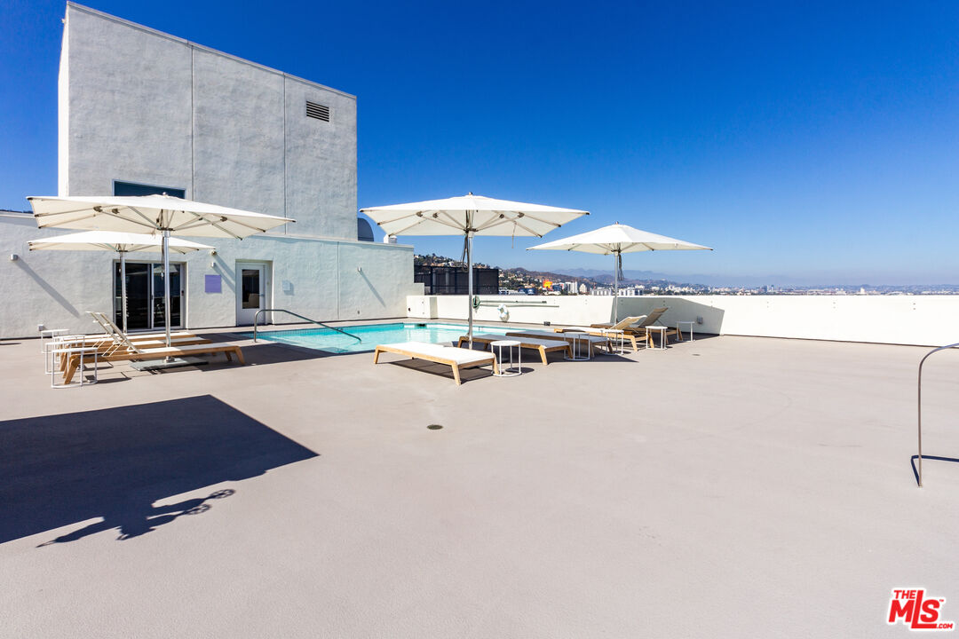 838 N Doheny Dr Unit: 203