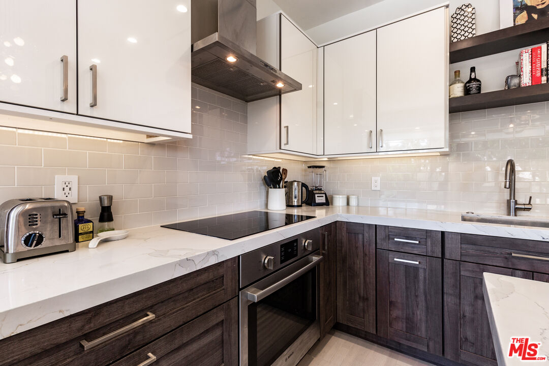 838 N Doheny Dr Unit: 203