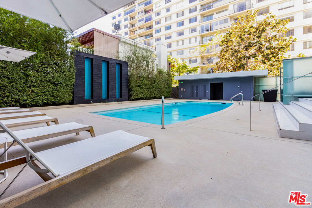 838 N Doheny Dr Unit: 203