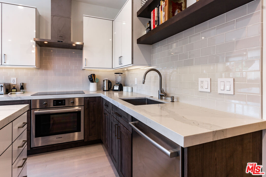 838 N Doheny Dr Unit: 203
