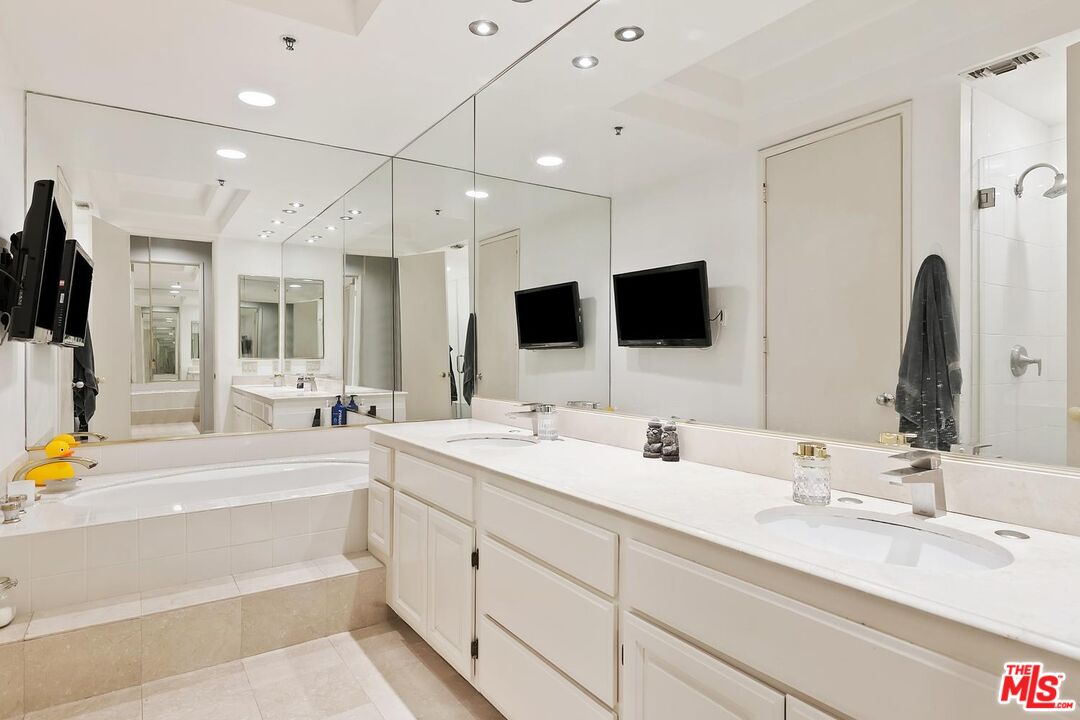 2132 Century Park Ln Unit: 303