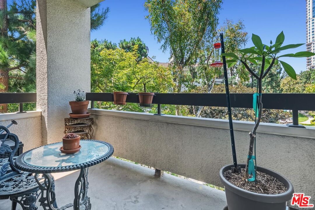 2132 Century Park Ln Unit: 303
