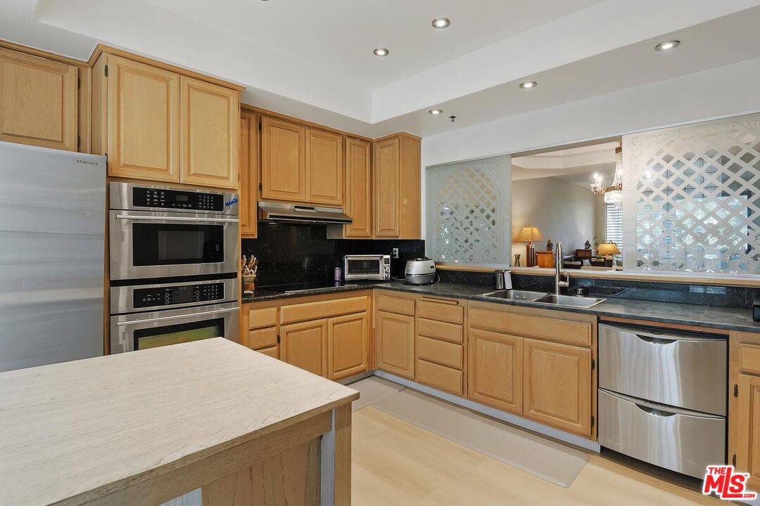 2132 Century Park Ln Unit: 303
