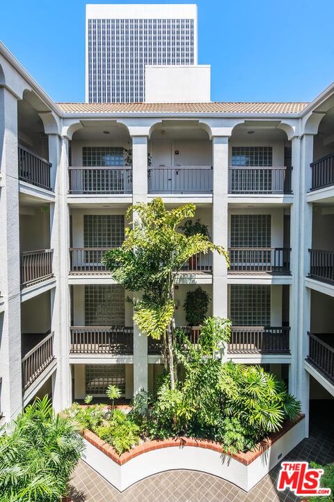 2132 Century Park Ln Unit: 303