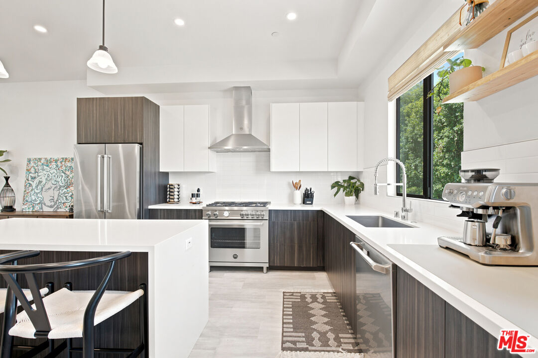 6716 N Royce Ln