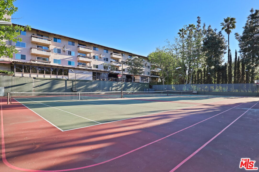 2700 Cahuenga Blvd Unit: 2217