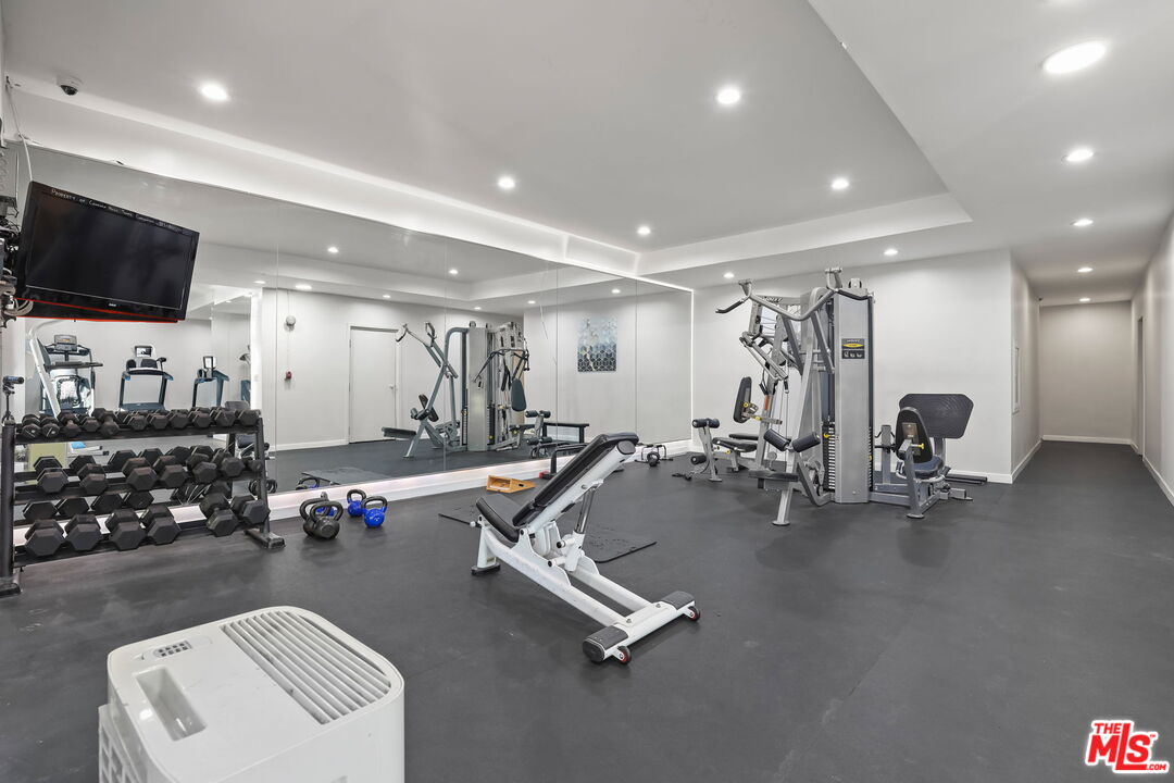 2700 Cahuenga Blvd Unit: 2217