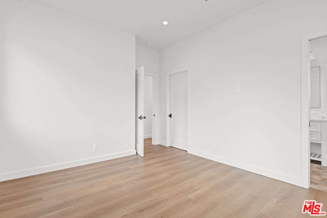 930 Lincoln Blvd Unit: B